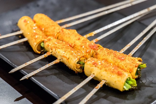 燒烤干豆腐卷的做法：如何做出外脆內(nèi)嫩的美味？(圖2)