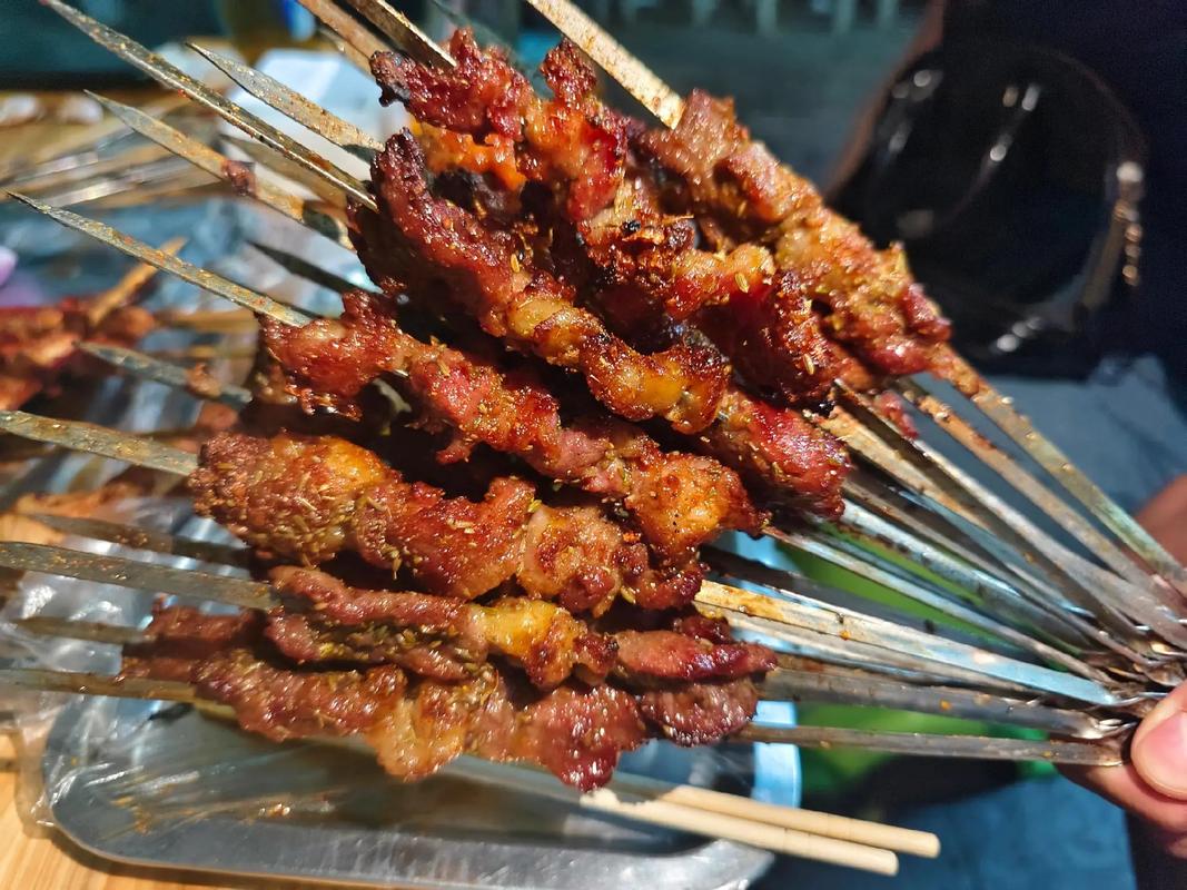 燒烤羊肉串的做法：如何制作美味的羊肉串，外焦里嫩口感絕佳？(圖2)