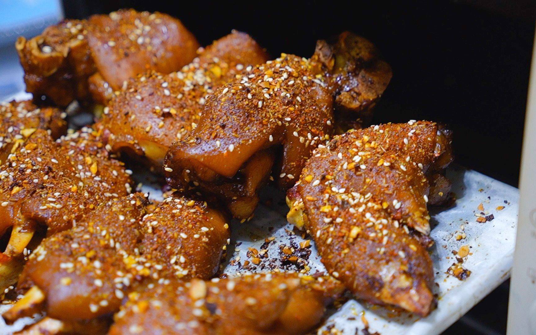 烤豬蹄的做法：讓美味直達味蕾的燒烤神器(圖2)