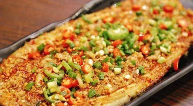 炭火烤茄子的做法：讓燒烤更具風(fēng)味的經(jīng)典菜品