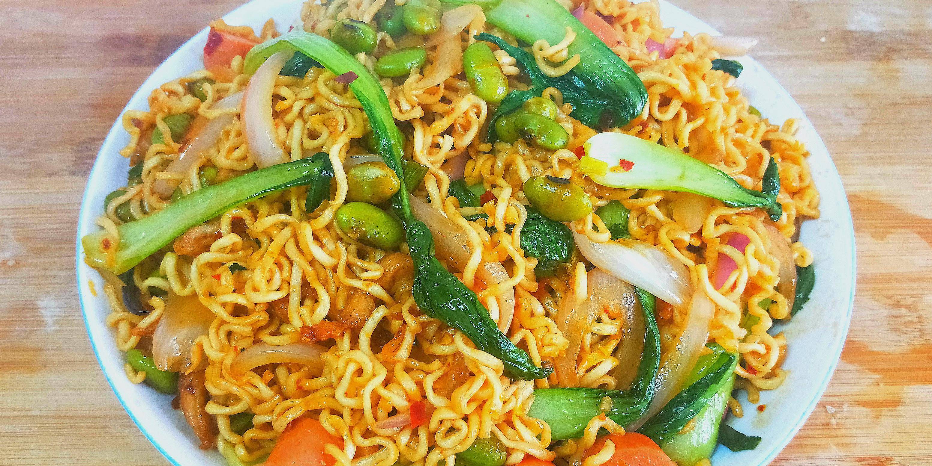 燒烤店炒方便面的做法：簡單又美味，燒烤店的經(jīng)典搭配