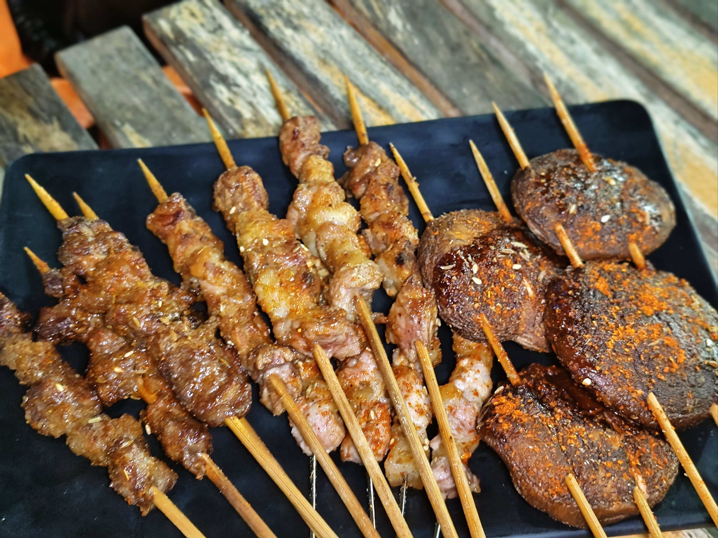 學(xué)做燒烤技術(shù)去哪里學(xué)？掌握這些技巧，燒烤生意更輕松！(圖2)