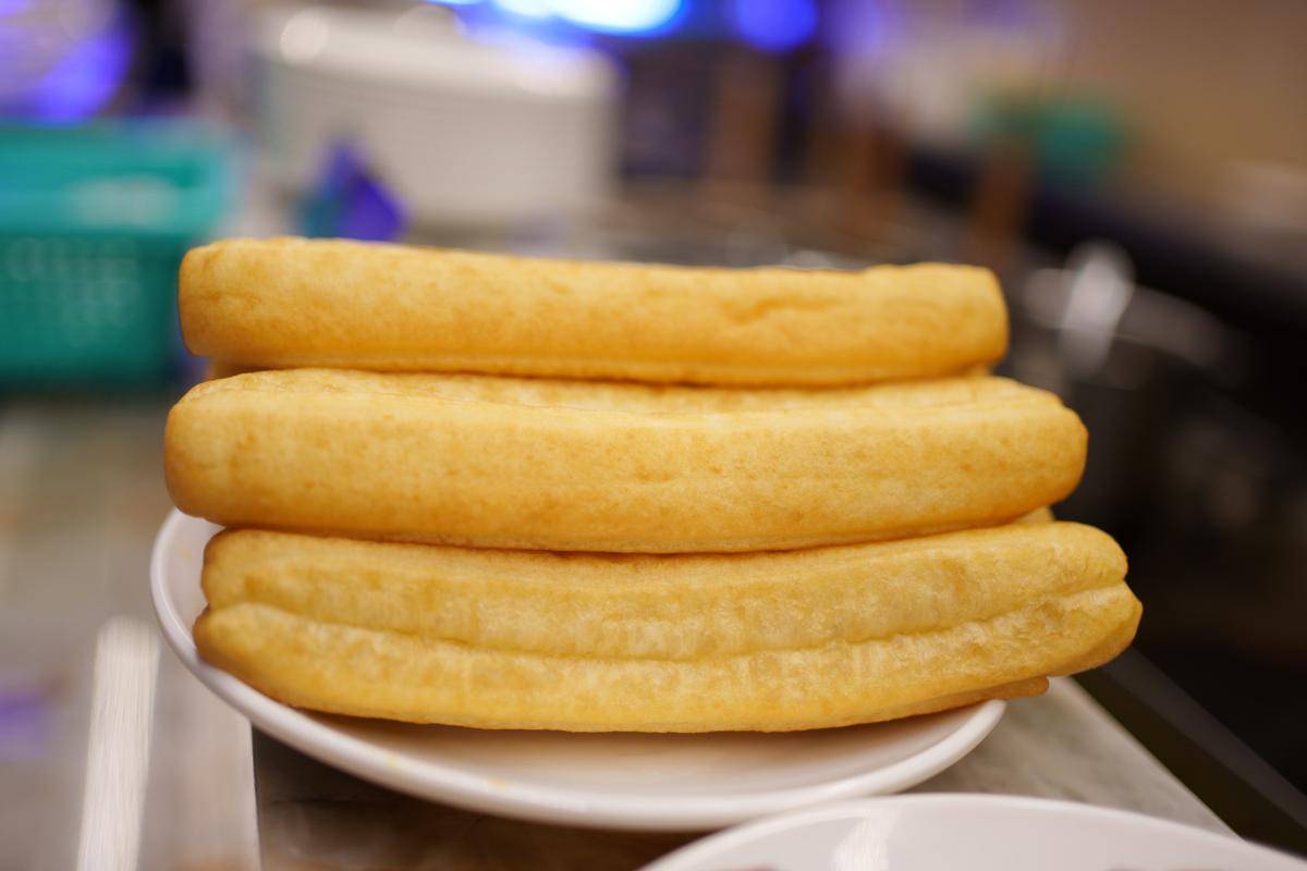 老式油條怎么做？一堿二礬三鹽，關(guān)鍵這步別錯(cuò)！(圖3)