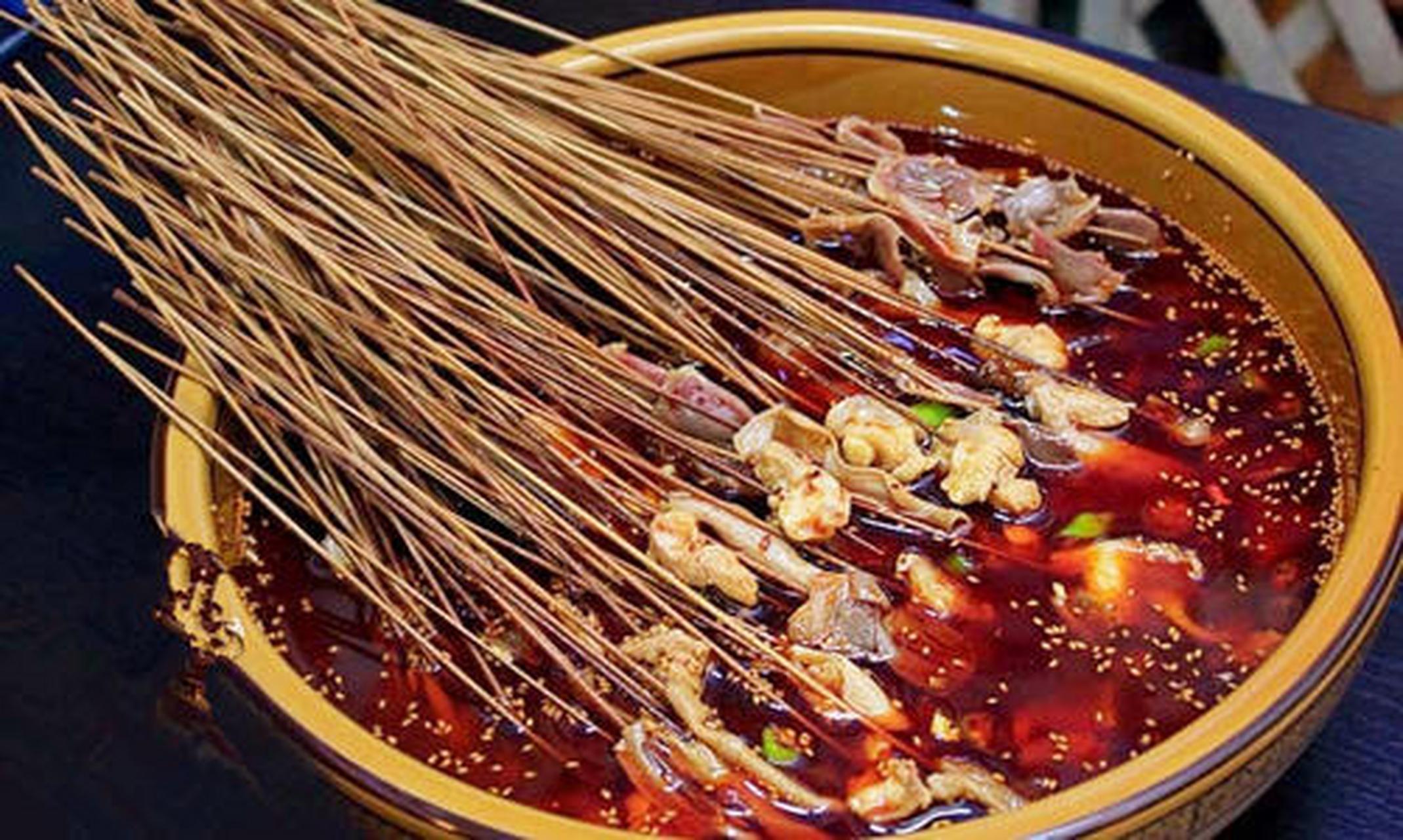 缽缽雞冷串串?dāng)[攤賺錢嗎？小吃擺攤有門道，學(xué)會技巧不踩坑！(圖2)