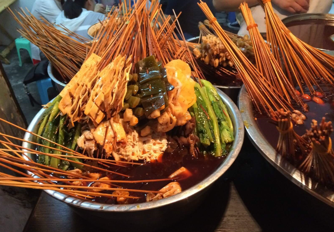 缽缽雞冷串串?dāng)[攤賺錢嗎？小吃擺攤有門道，學(xué)會技巧不踩坑！(圖3)