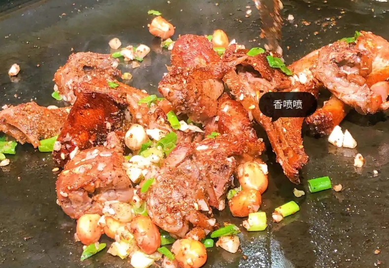 鐵板烤鴨怎么做？技術(shù)好學(xué)，視頻看會(huì)馬上干！(圖2)