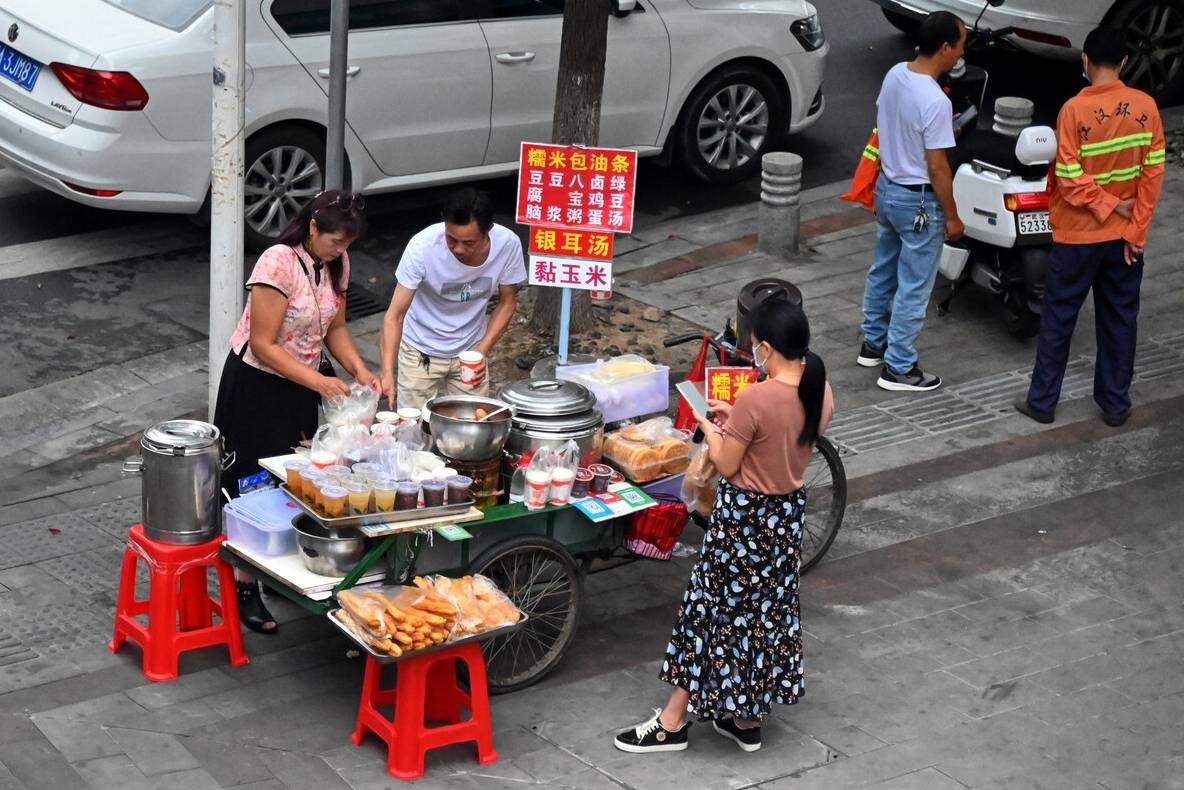 學(xué)做小吃擺攤培訓(xùn)有用嗎？新手實(shí)測，擺攤照樣爆滿賺錢！(圖2)