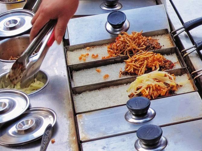 鍋巴飯小吃擺攤在哪學？實操教學，擺攤開賣天天排隊！(圖3)