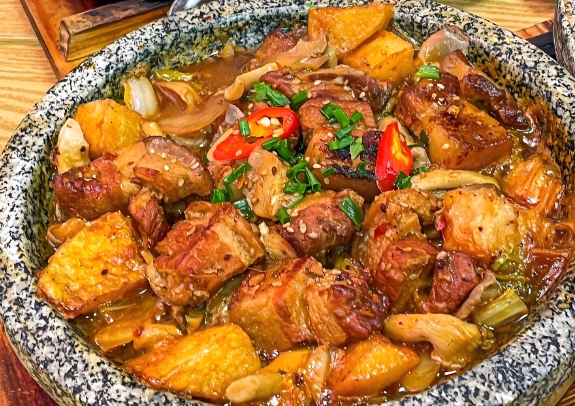 石鍋菜的做法與配方？全流程解析，教你開店輕松賺錢！