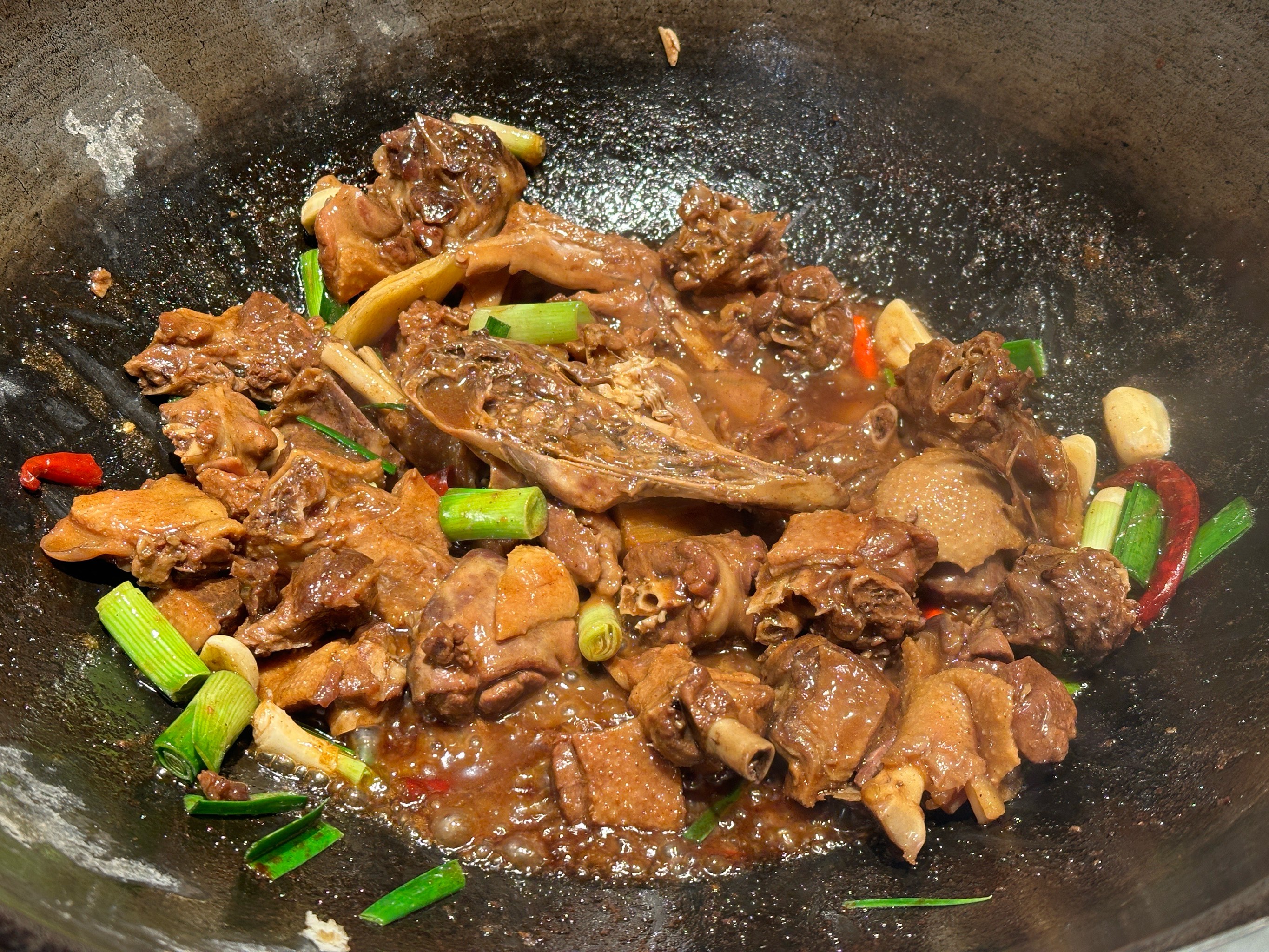 鐵鍋燉大鵝做法？火不火看技術(shù)，好吃才是硬道理！(圖2)