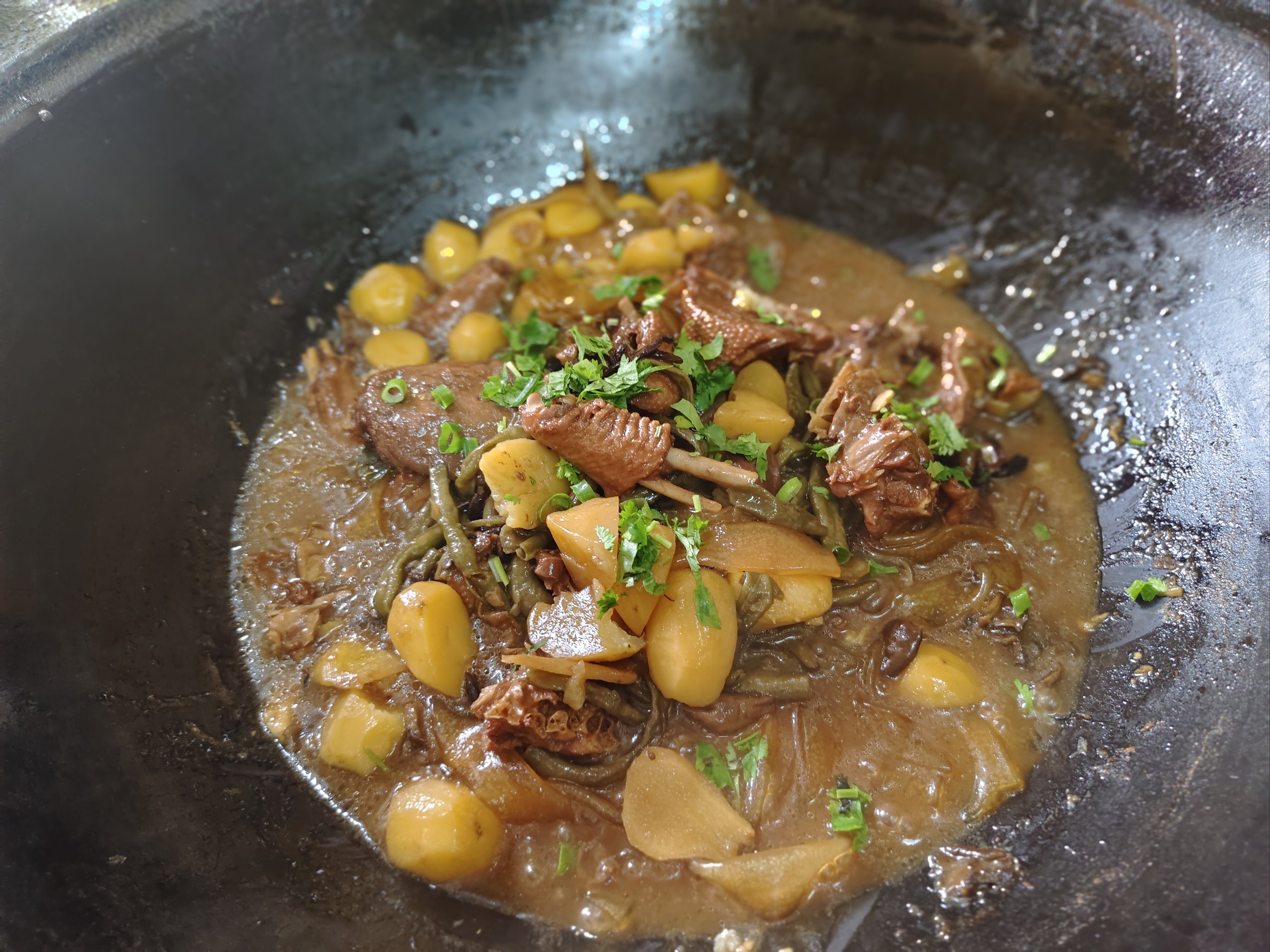 鐵鍋燉大鵝做法？火不火看技術(shù)，好吃才是硬道理！(圖3)