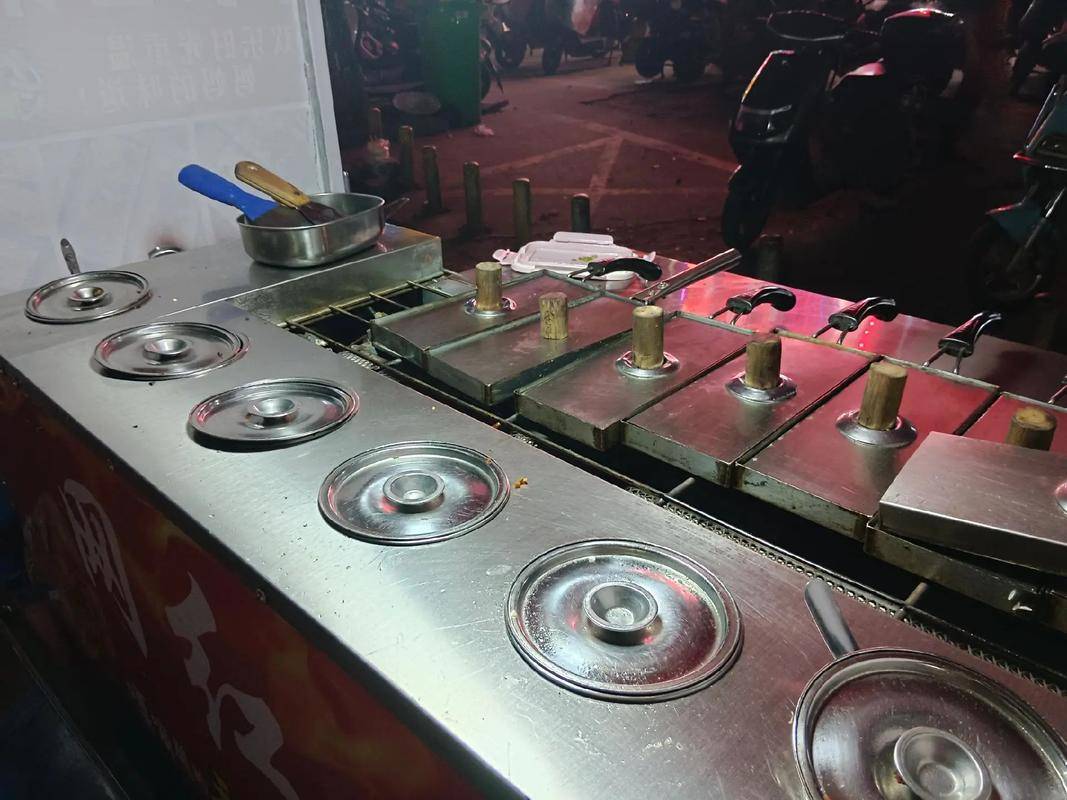 鍋巴飯?jiān)趺醋觯匡埥共畔?，醬濃才賣(mài)得火！(圖2)