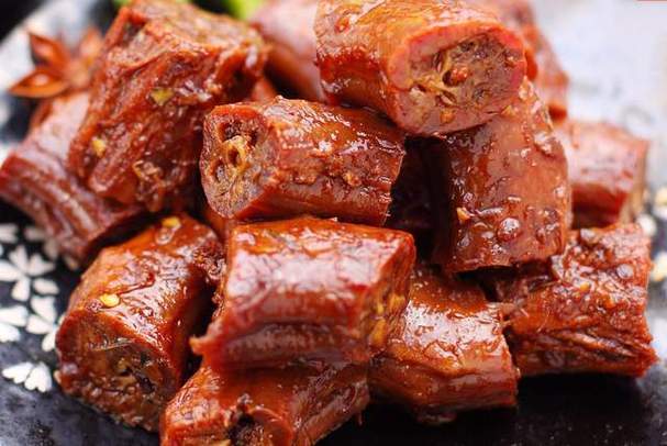 熱鹵現(xiàn)撈做法復雜嗎？掌握技巧，輕松出攤天天賺錢！(圖2)