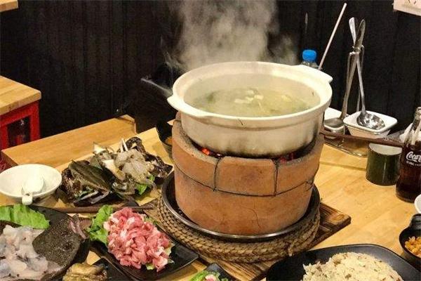 打邊爐湯底做法難不難？味道夠不夠正，生意紅不紅就看它！