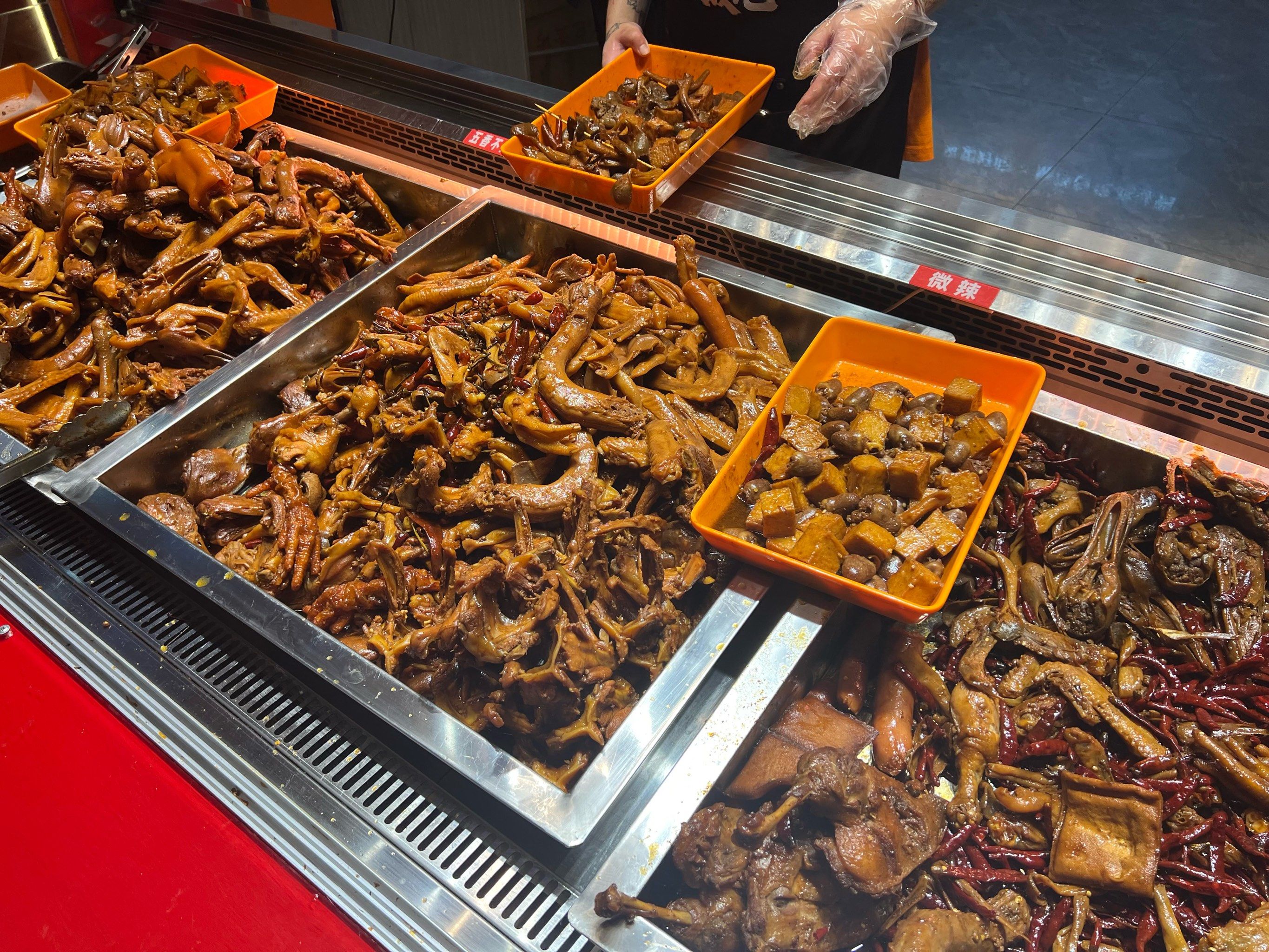 新手鹵鴨貨總失敗？掌握這5步輕松做出香辣入味的鴨脖鴨掌(圖2)