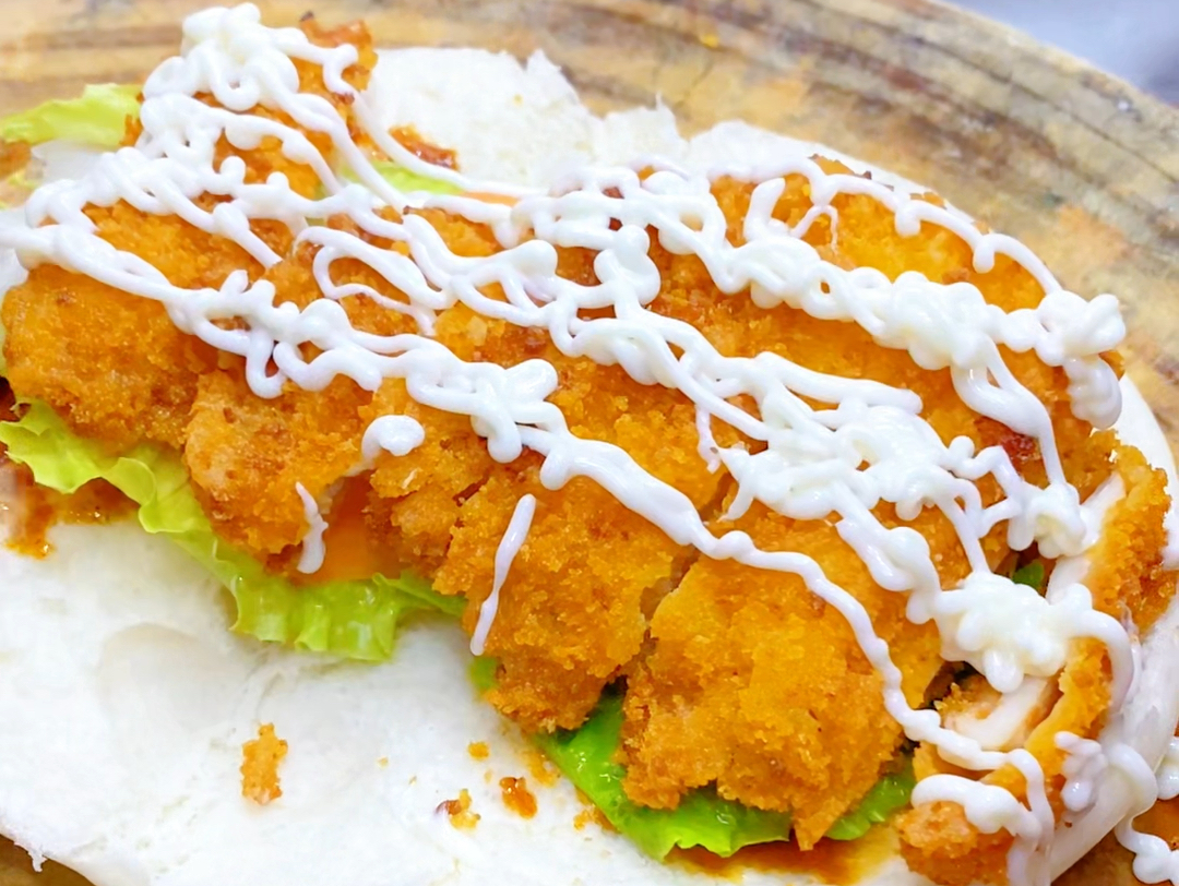 擺攤5小時(shí)入6800？炸雞饃憑啥這么火？