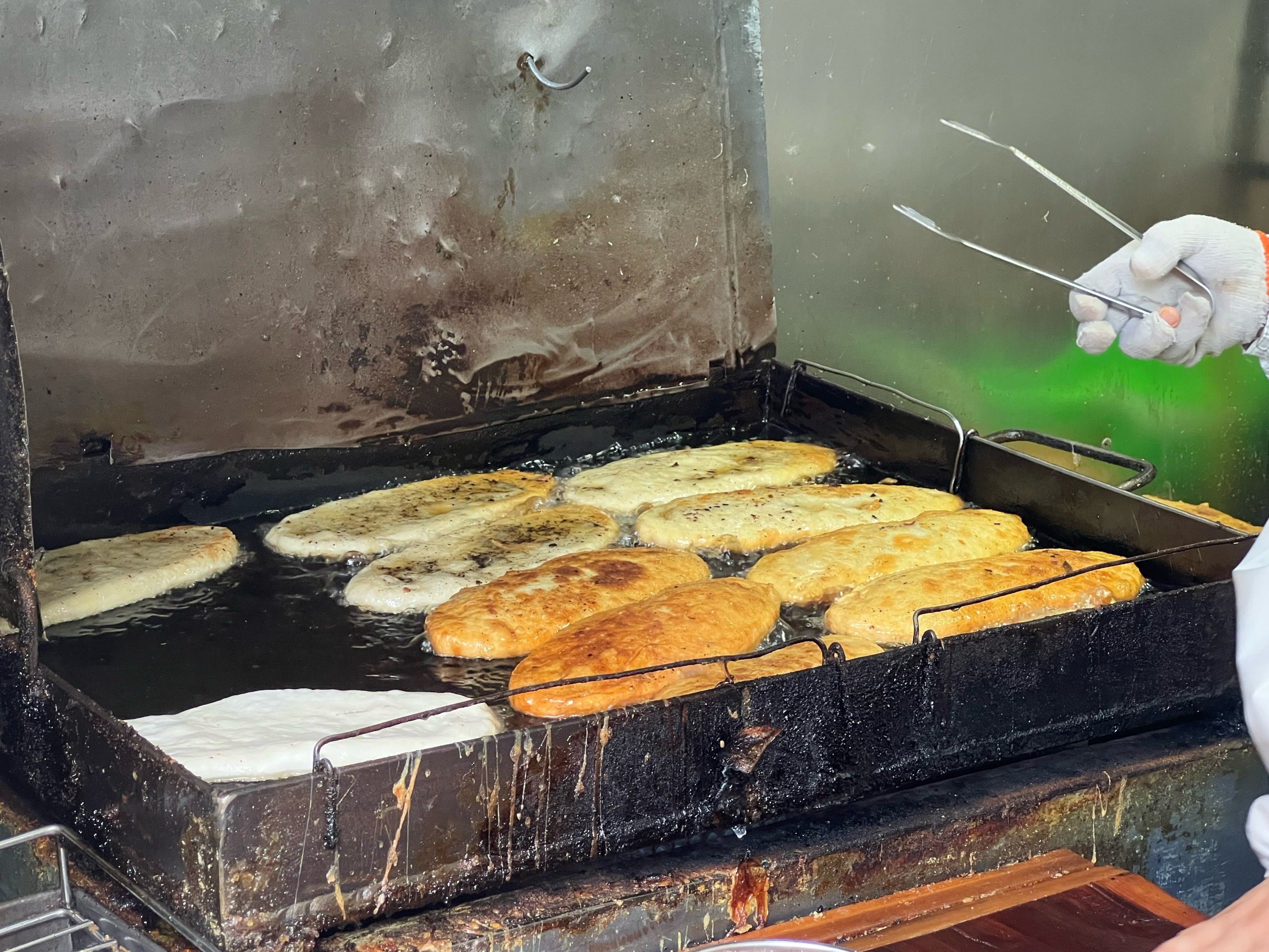 沙鎮(zhèn)呱嗒一天能賣多少個(gè)？從擺攤到開店，手把手教你算清“煙火里的銷量賬”