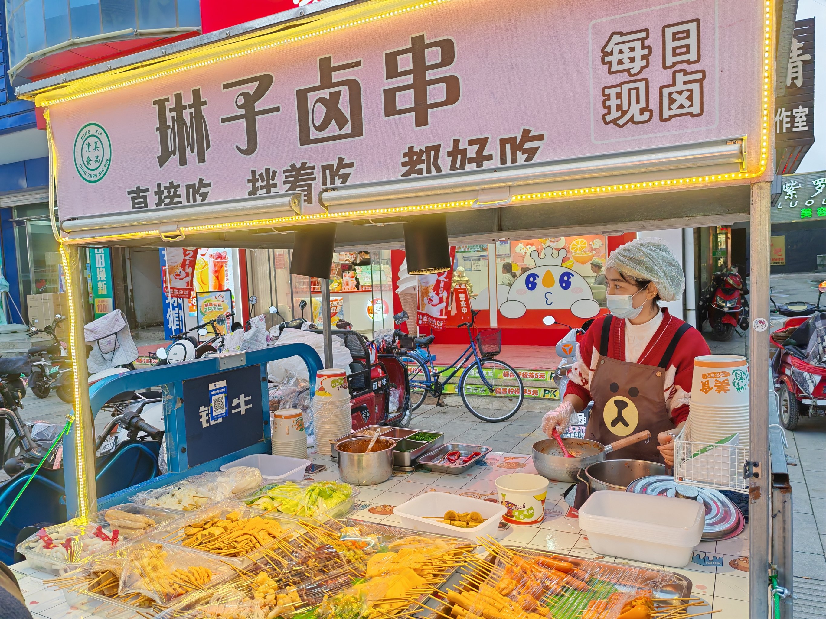 小吃擺攤做什么好賣？選品避坑有訣竅，學(xué)對技術(shù)才是真門道！(圖3)