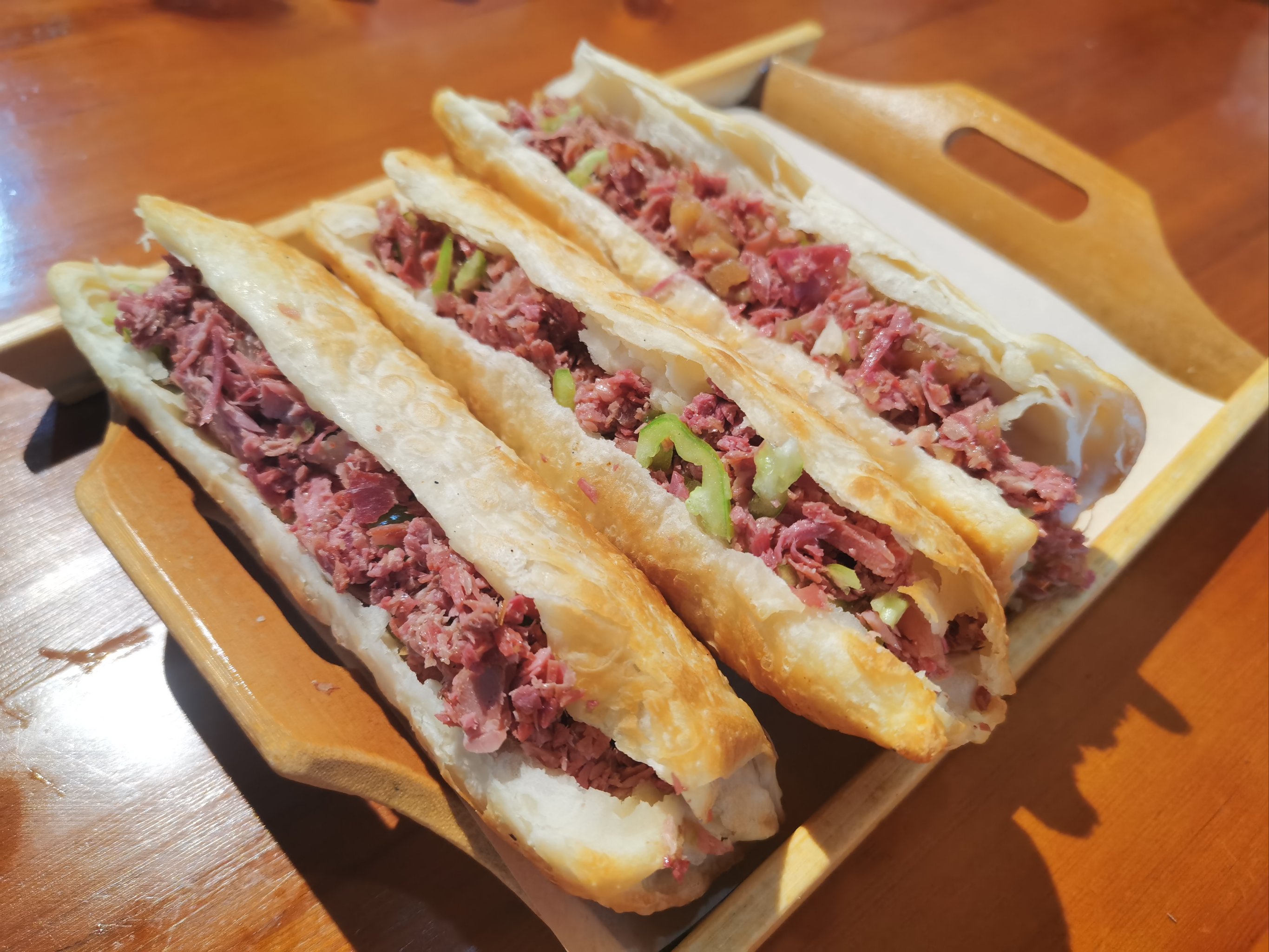 河間驢肉火燒培訓(xùn)哪家好？學(xué)手藝要注意啥，關(guān)鍵環(huán)節(jié)別忽略！(圖3)