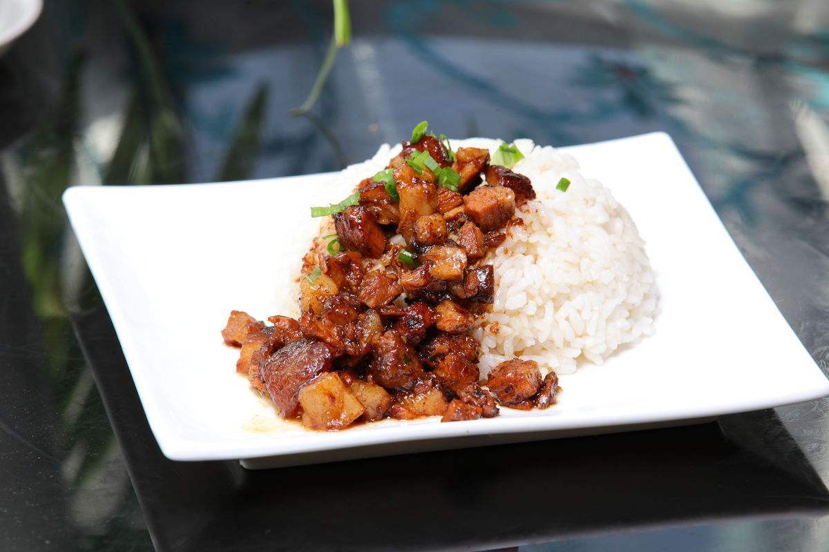 小吃技術(shù)培訓(xùn)：燒汁鹵肉飯的快速出餐技巧，如何應(yīng)對(duì)外賣高峰？(圖3)