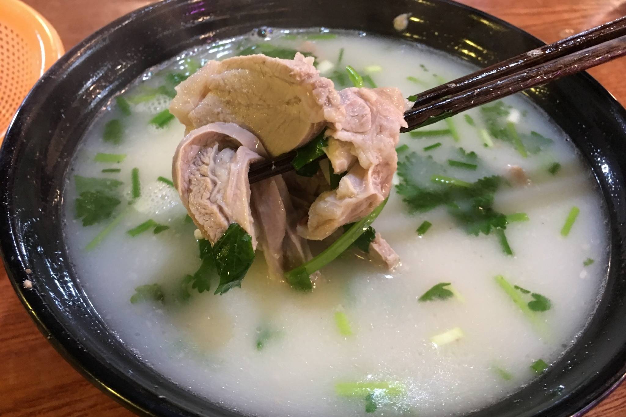 單縣羊湯學(xué)費(fèi)多少錢？別光問價(jià)格，這些細(xì)節(jié)決定你能不能學(xué)成！