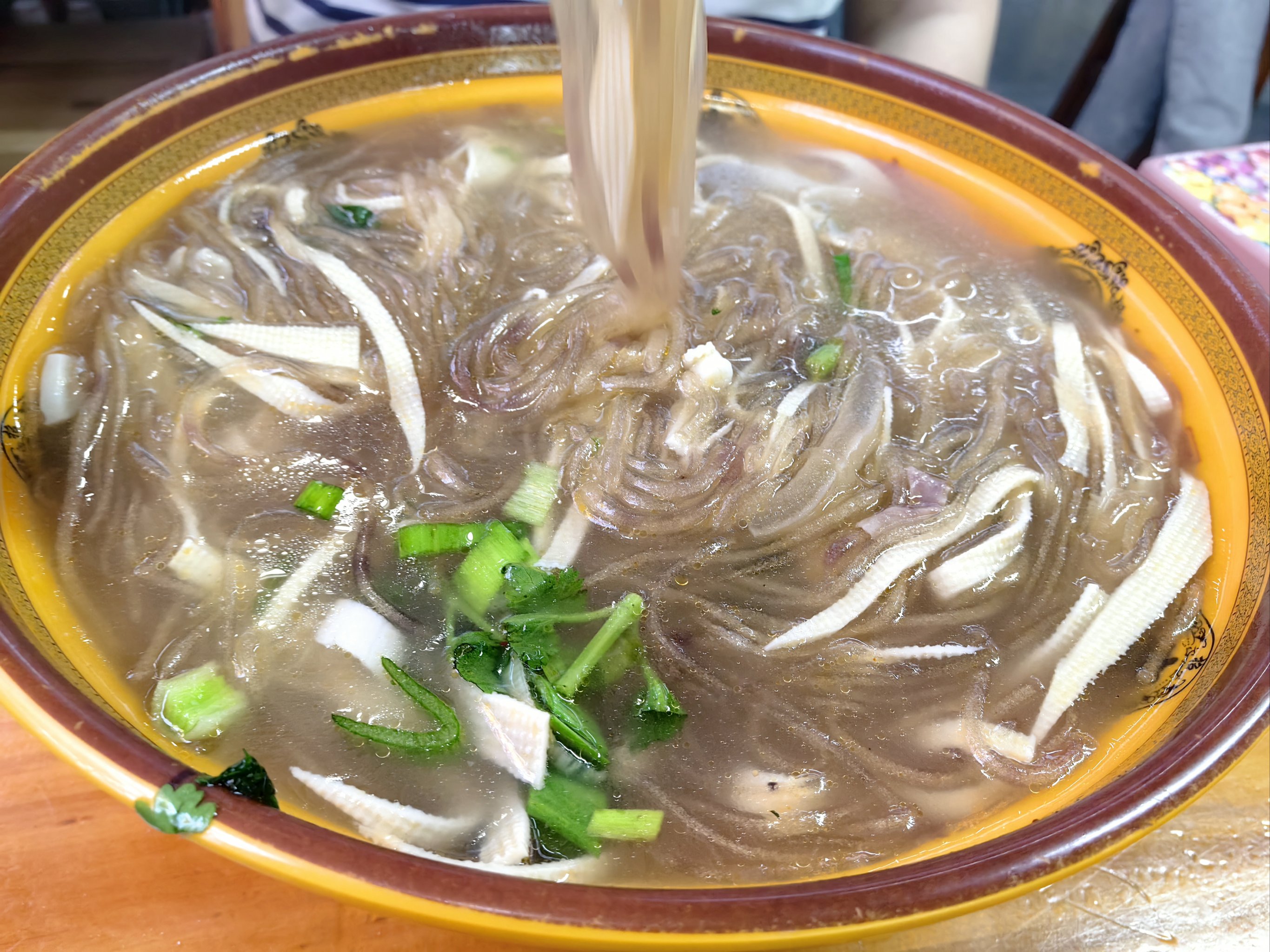 牛肉粉絲湯開店怎么樣？味道好不好做，生意能不能長久干下去！(圖2)