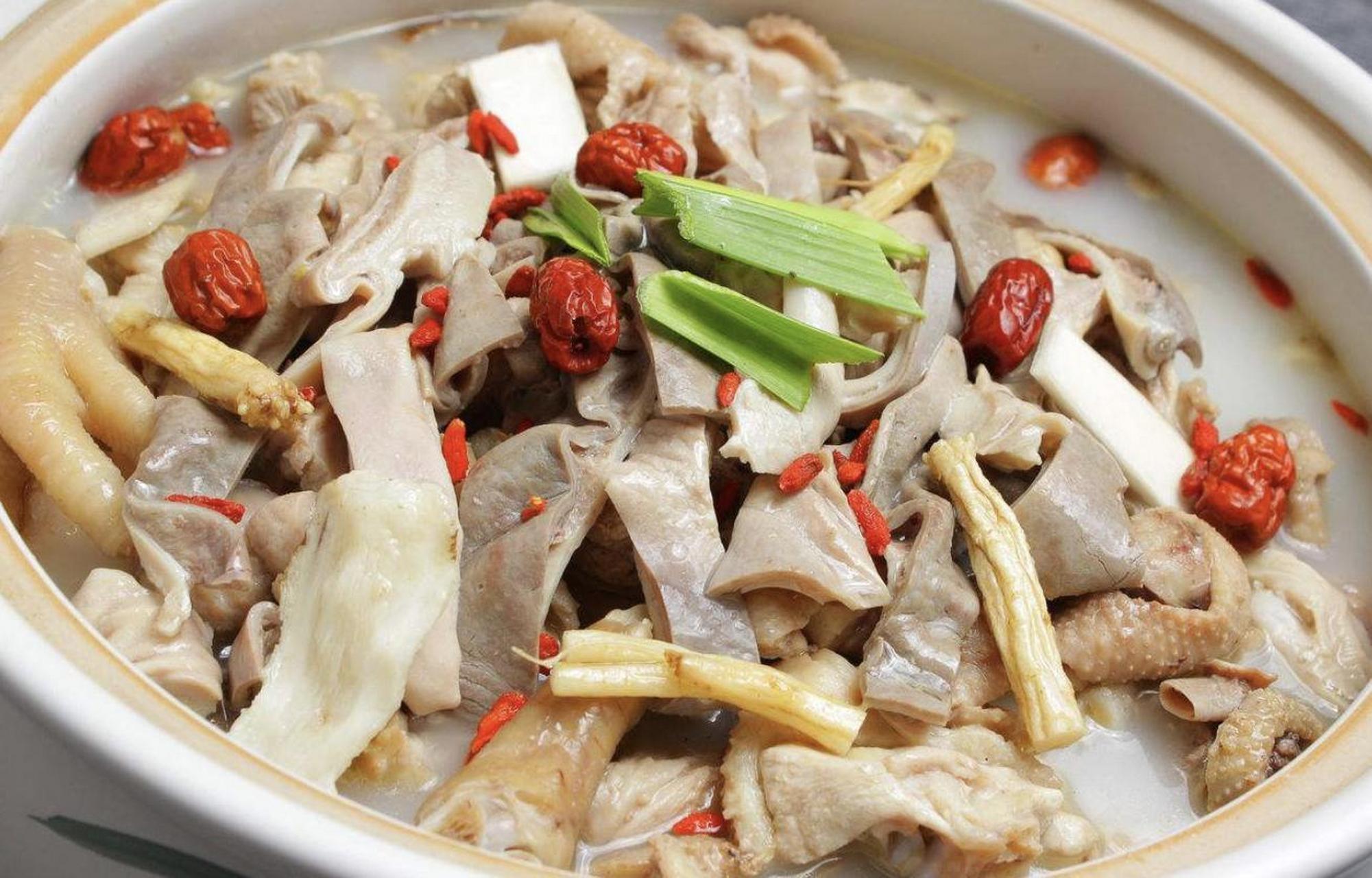 豬肚雞的制作方法及配料？掌握這些關(guān)鍵細節(jié)，湯香味正生意自然火！