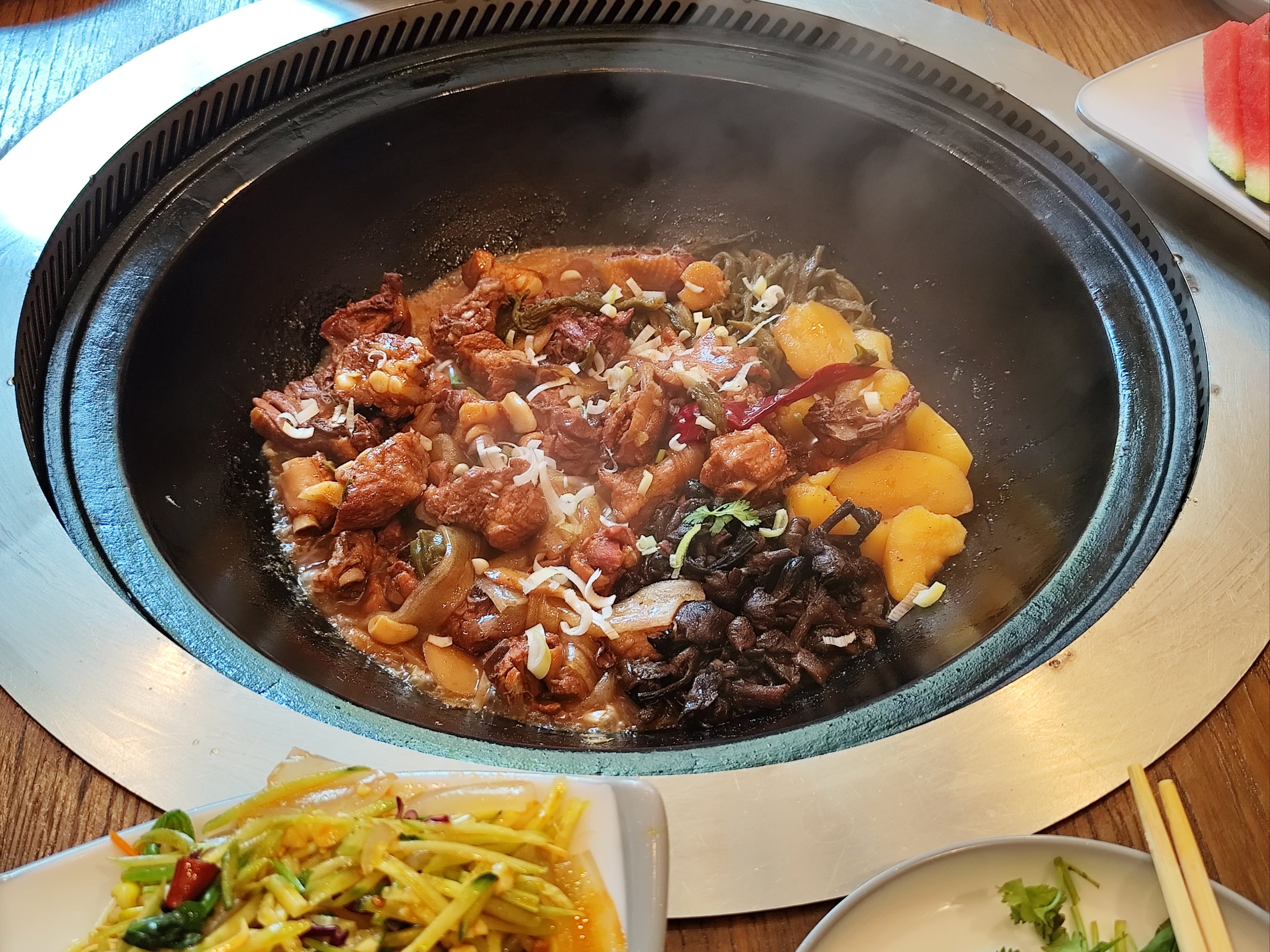 鐵鍋燉在哪里學(xué)？掌握地道技藝不靠加盟，學(xué)對方法才是開店關(guān)鍵！(圖2)