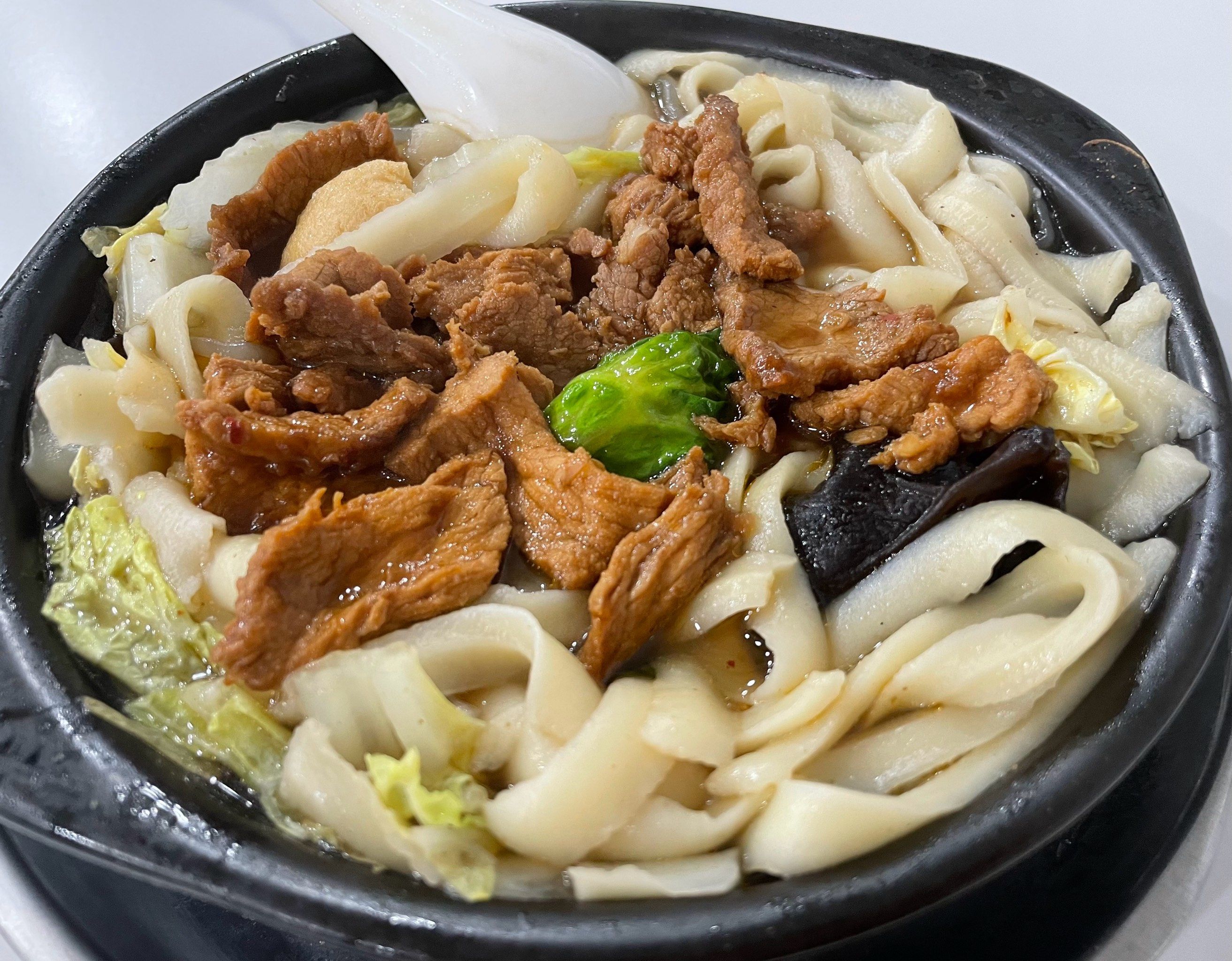 砂鍋面的做法及配料商用怎么做？掌握這一鍋工藝，店面出餐又快又穩(wěn)！(圖2)