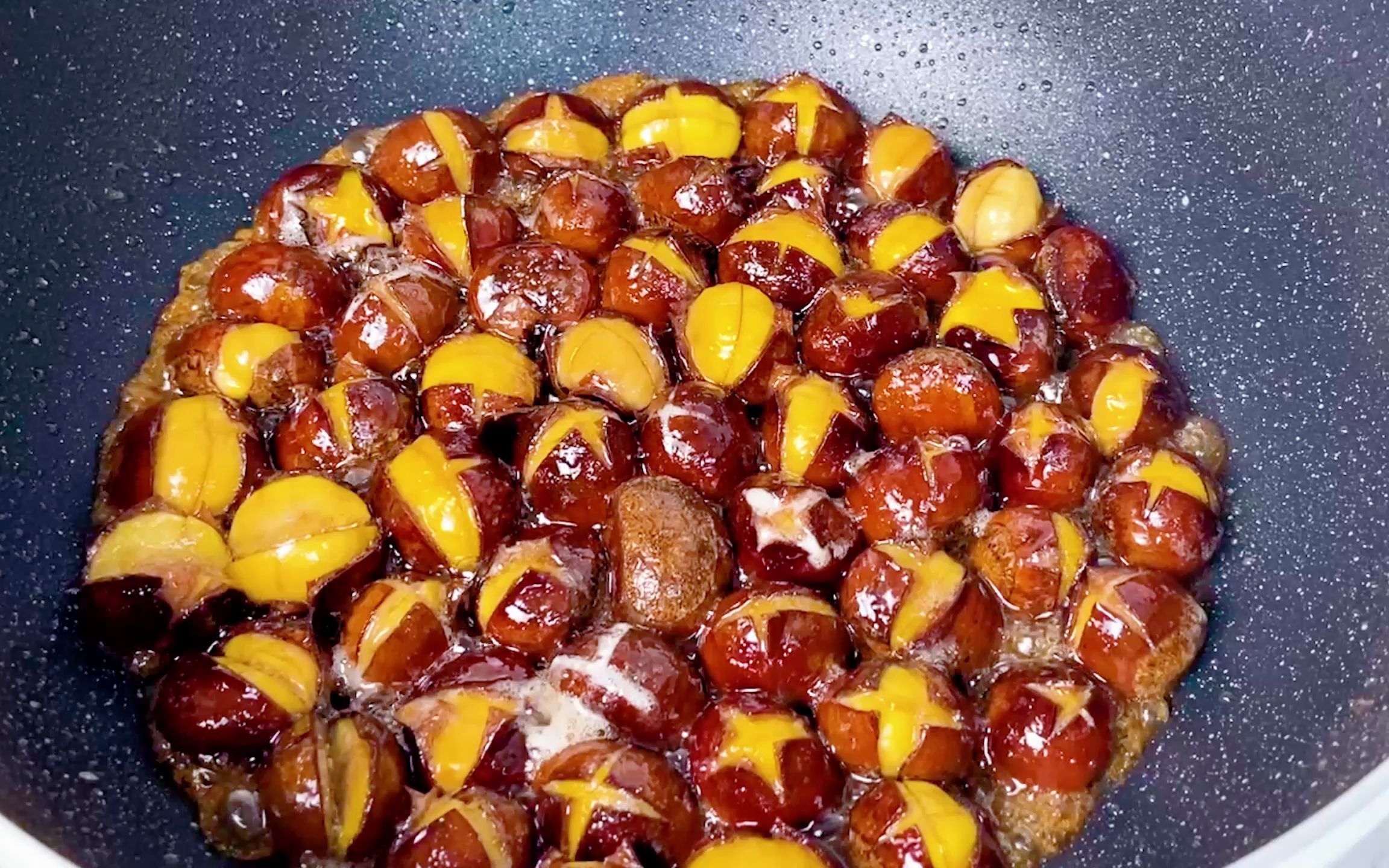 糖炒栗子培訓多少錢？學一門手藝掌握火候香氣，教你穩(wěn)穩(wěn)開出一鍋甜生意！(圖3)