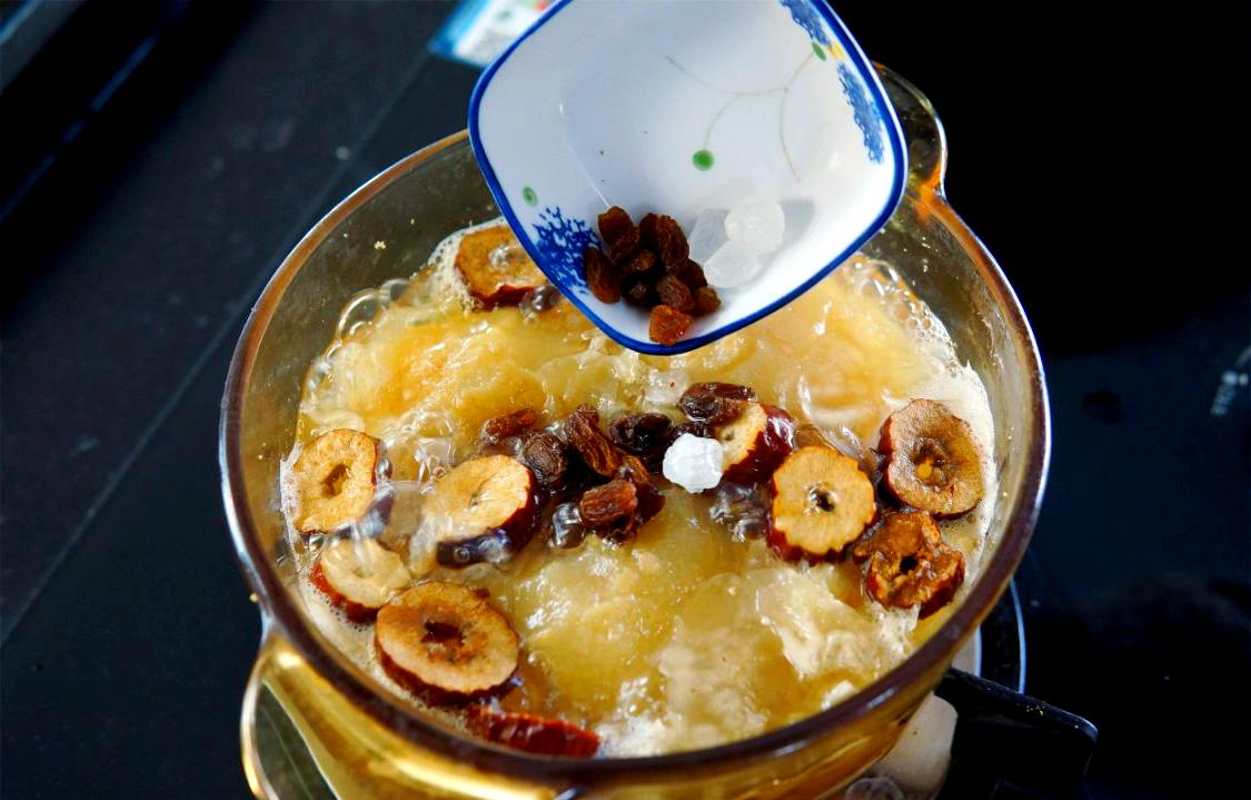 冰糖烤梨賺錢嗎？做法簡單門檻低，小攤創(chuàng)業(yè)也能輕松起步！(圖2)