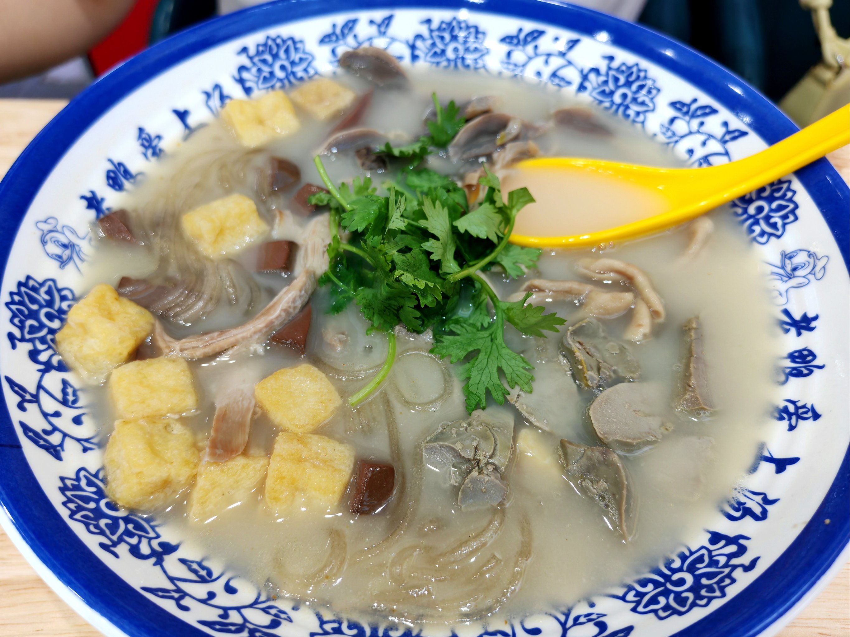 鴨血粉絲湯怎么做？學(xué)會(huì)核心做法解析制作細(xì)節(jié)讓你輕松上手！(圖2)