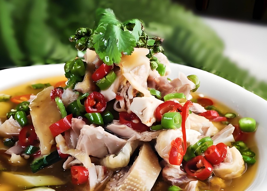 椒麻雞市場前景如何？麻辣口感風(fēng)靡，創(chuàng)業(yè)新機(jī)遇還是美食泡沫？(圖1)