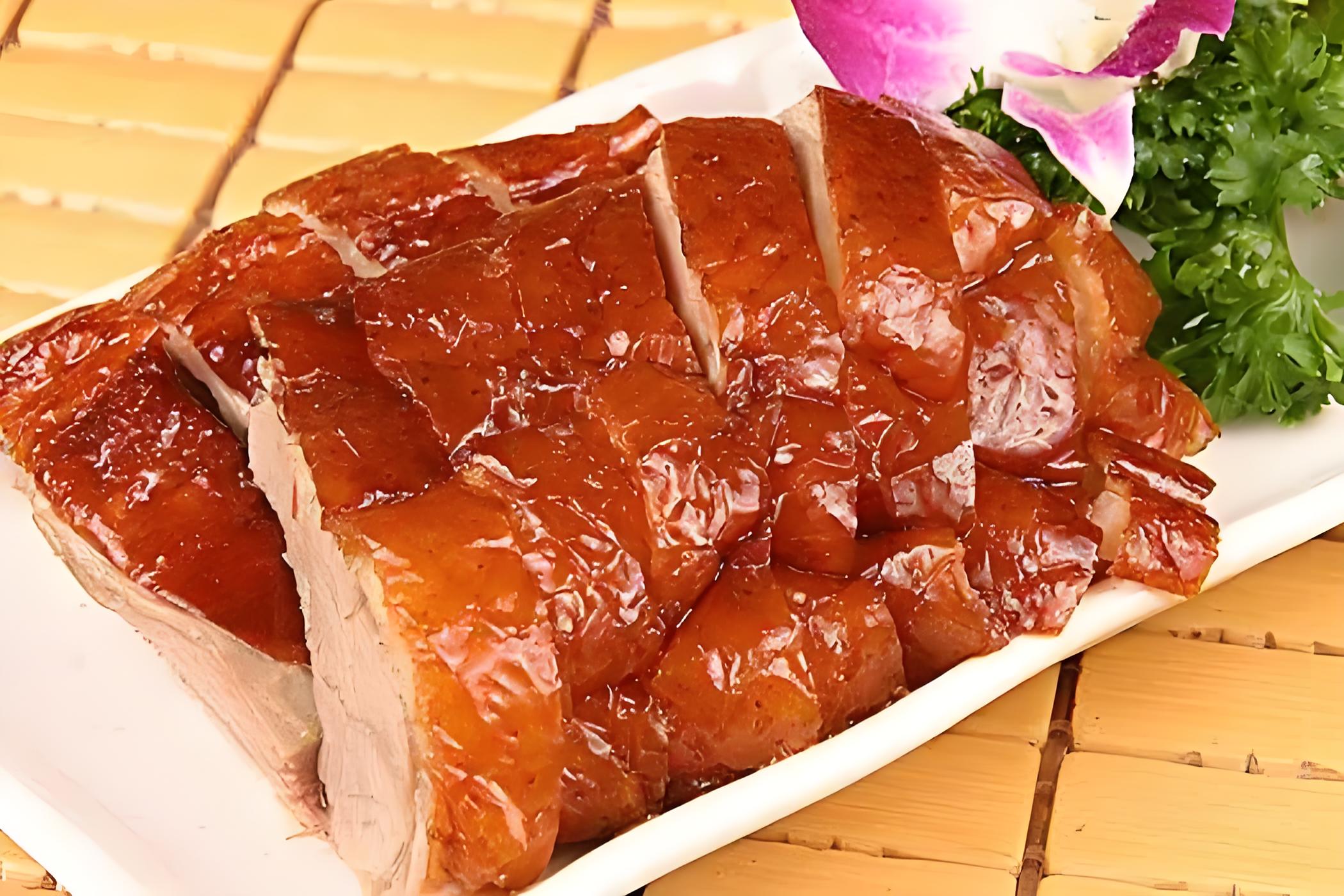 脆皮烤鴨培訓(xùn)學(xué)費多少錢？脆皮烤鴨培訓(xùn)學(xué)費公開：全面解析學(xué)習(xí)成本與回報(圖2)