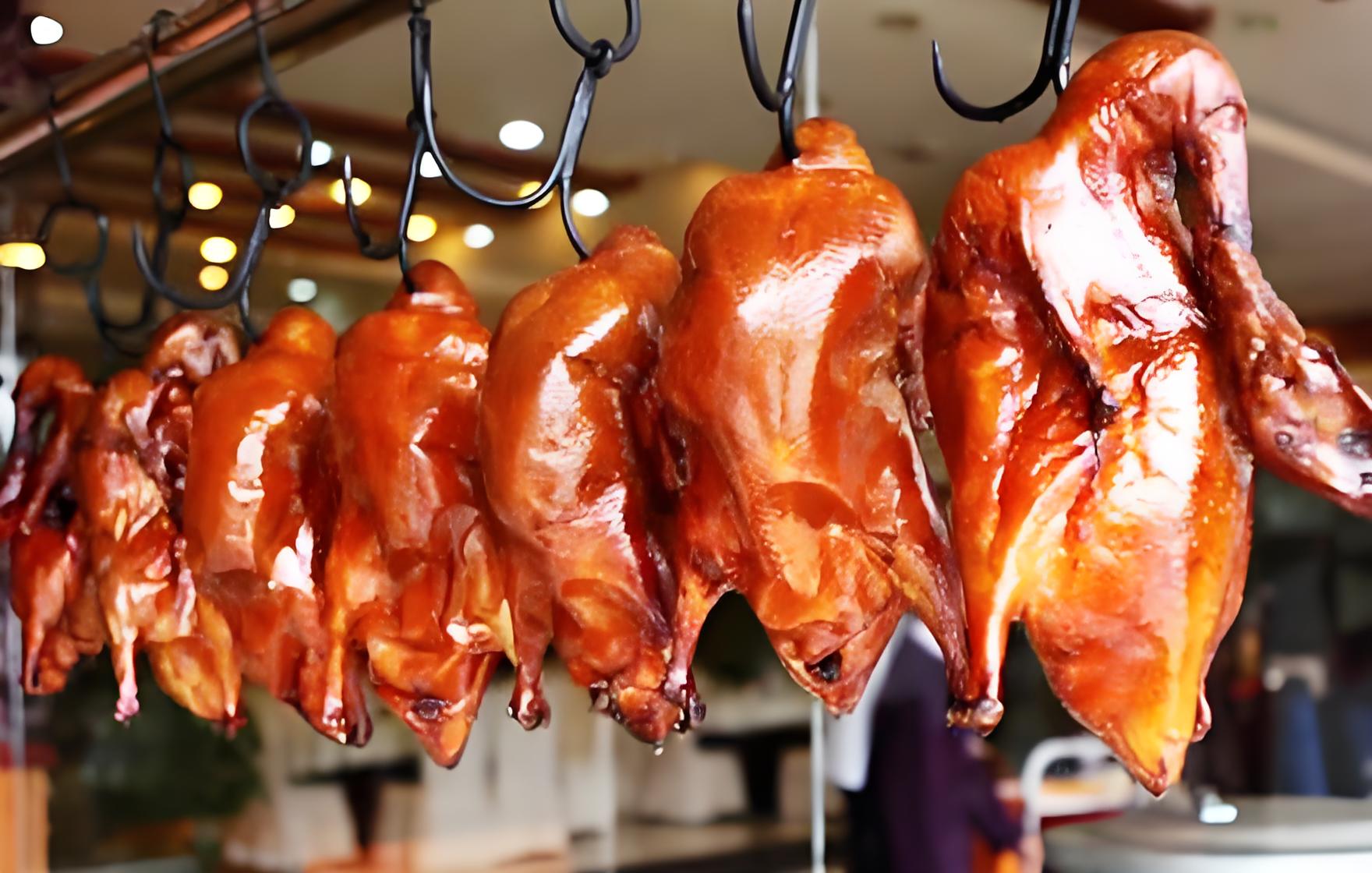 脆皮烤鴨培訓(xùn)學(xué)費多少錢？脆皮烤鴨培訓(xùn)學(xué)費公開：全面解析學(xué)習(xí)成本與回報(圖3)