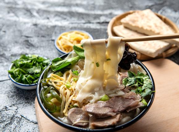 哪里可以學(xué)羊肉燴面技術(shù)？從零到開店，教你如何成功創(chuàng)業(yè)！(圖1)