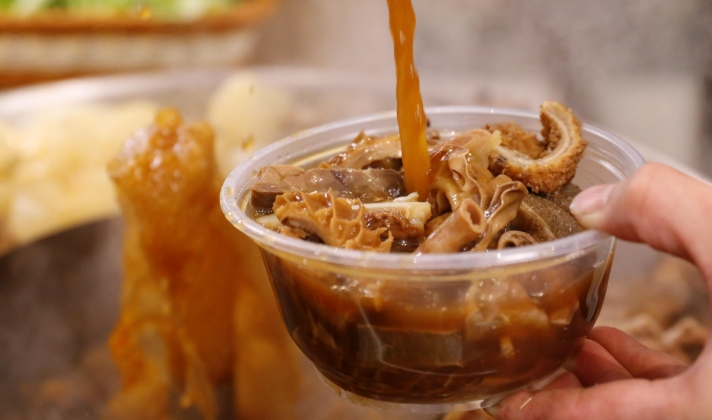 牛雜噴泉鍋怎么做？學會這幾招，做出香氣撲鼻的美味！(圖3)