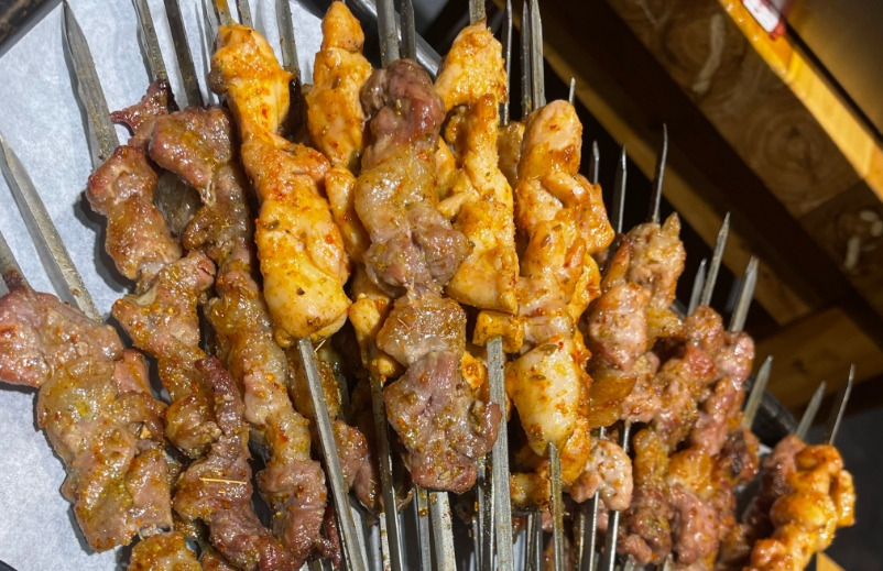 學(xué)烤串去哪里學(xué)？揭秘超級(jí)好吃的烤串技術(shù)，掌握3大秘訣！(圖2)